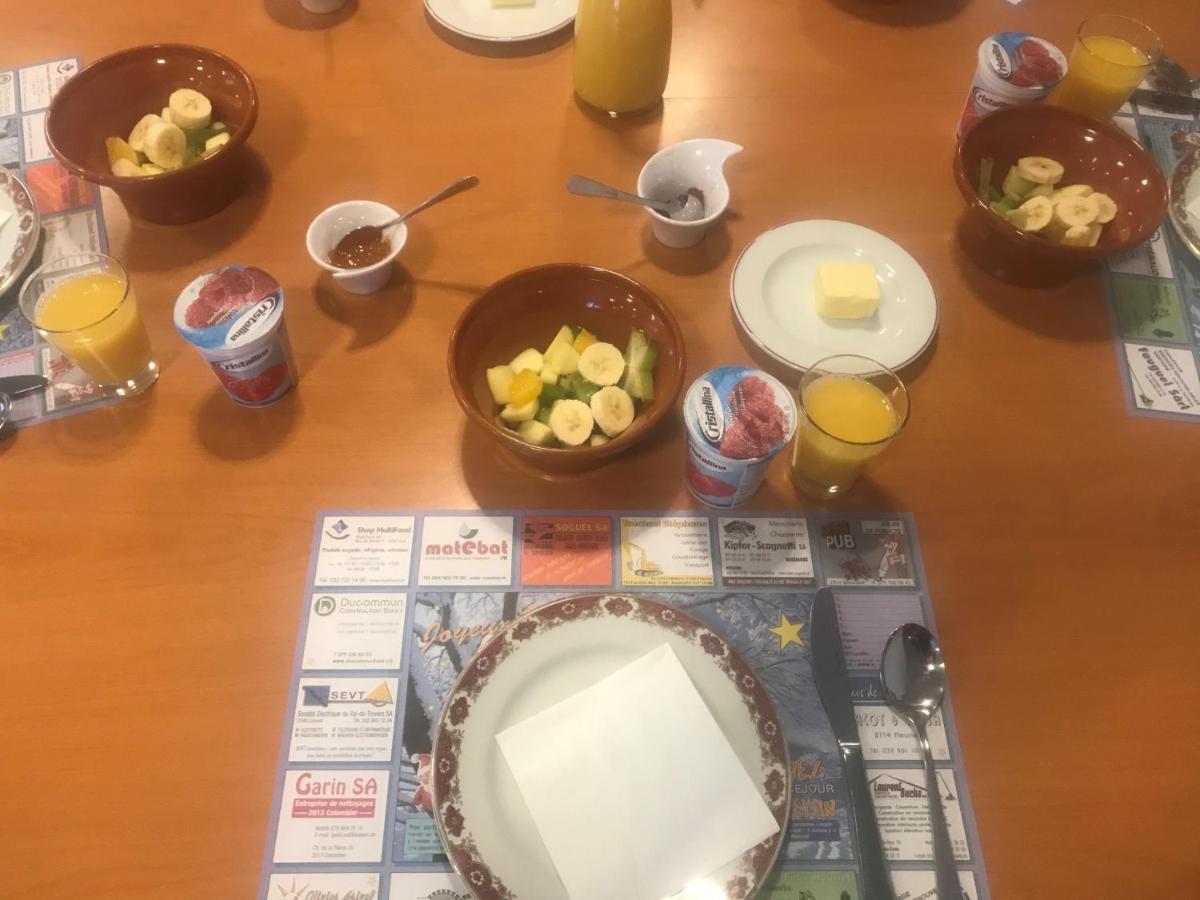 Salt - Pepper Lägenhet Fleurier Exteriör bild